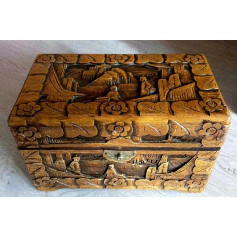 A very nice Hand Carved ( Japanese? ) Wooden Box 15 x 25 cm