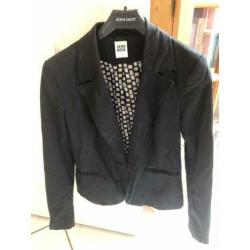 Blazer, truien, topjes.