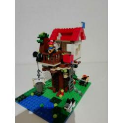 Lego boomhut 31010 met boekje