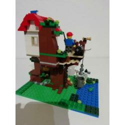 Lego boomhut 31010 met boekje