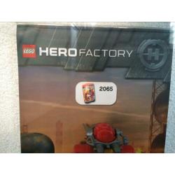 Winkel Lego display Hero factory no 2065 uit jaar 2010