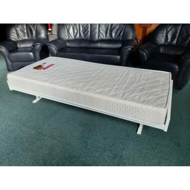 Prachtig (camping) bed 90x200 compleet zie,