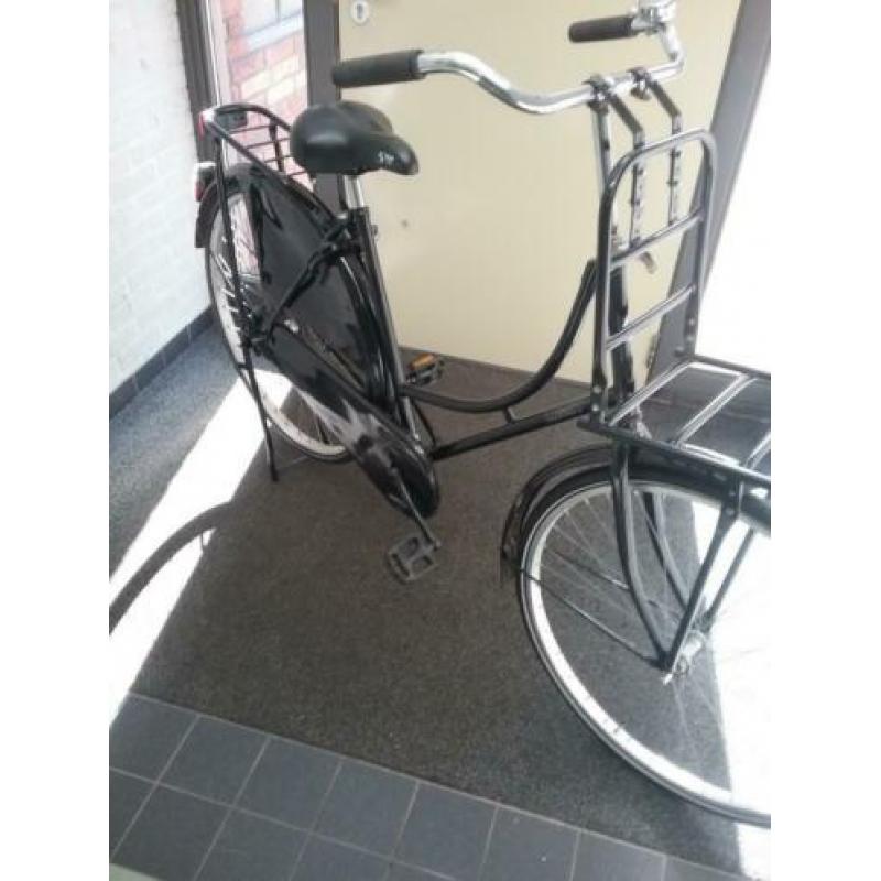 Te koop mooie oma fiets met een transsportrekje licht en slo