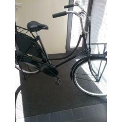 Te koop mooie oma fiets met een transsportrekje licht en slo