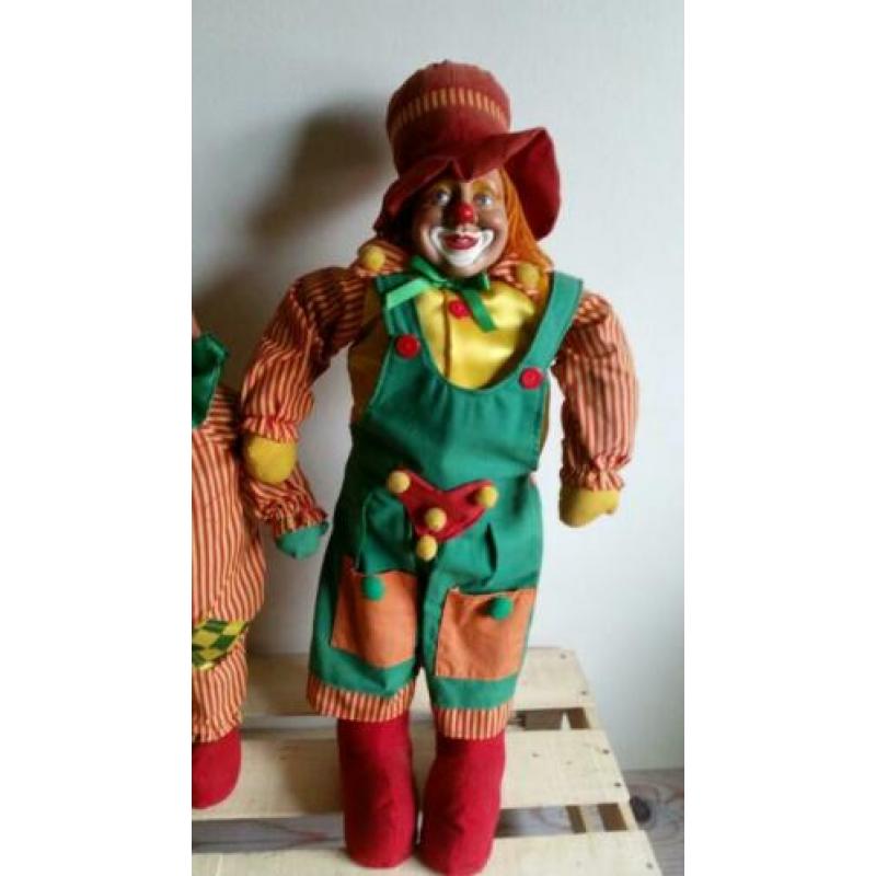 Grote clowns 2 maal 2 stuks carnaval, nar broche, medailles