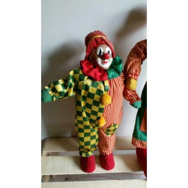 Grote clowns 2 maal 2 stuks carnaval, nar broche, medailles