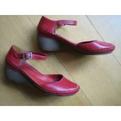 Mooie comfortabele rood leren pumps CLARKS, maat 7 snazzeys