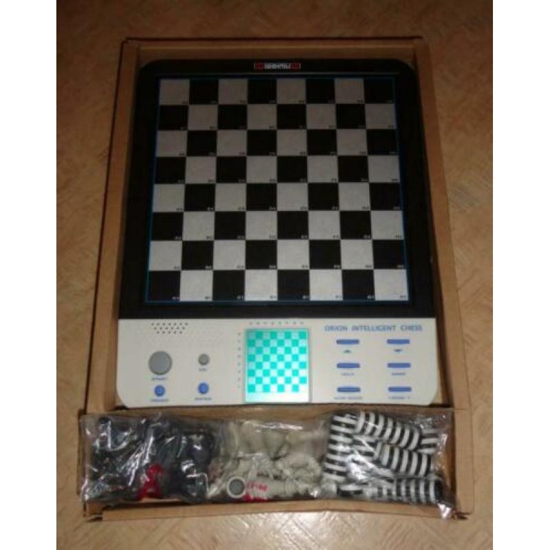 Millennium Orion Intelligent Chess 8 in 1 (schaak) computer