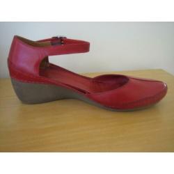 Mooie comfortabele rood leren pumps CLARKS, maat 7 snazzeys