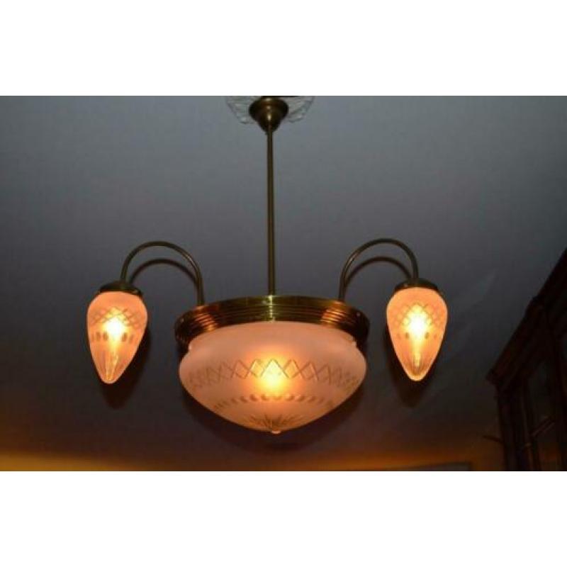 Fraaie ART-DECO lamp met geslepen gesatineerd glas