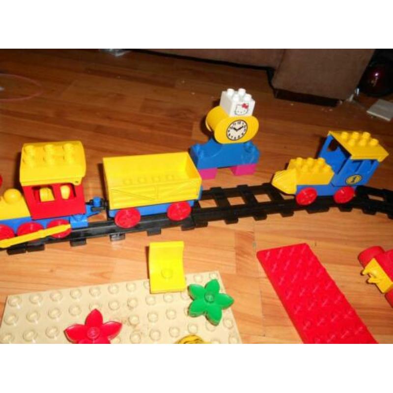 Duplo Lego duwtrein m/2 locs, wagon + 2 auto,s ca.1 Mtr rail