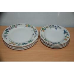 Servies onderdelen. 4 X platte borden( rond 28 cm).