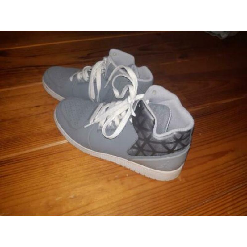 Nike jordan schoenen maat 40