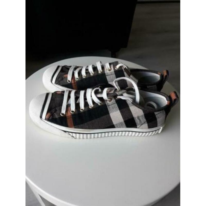 Burberry Kilbourne sneakers, maat 38, slechts 1x grdragen