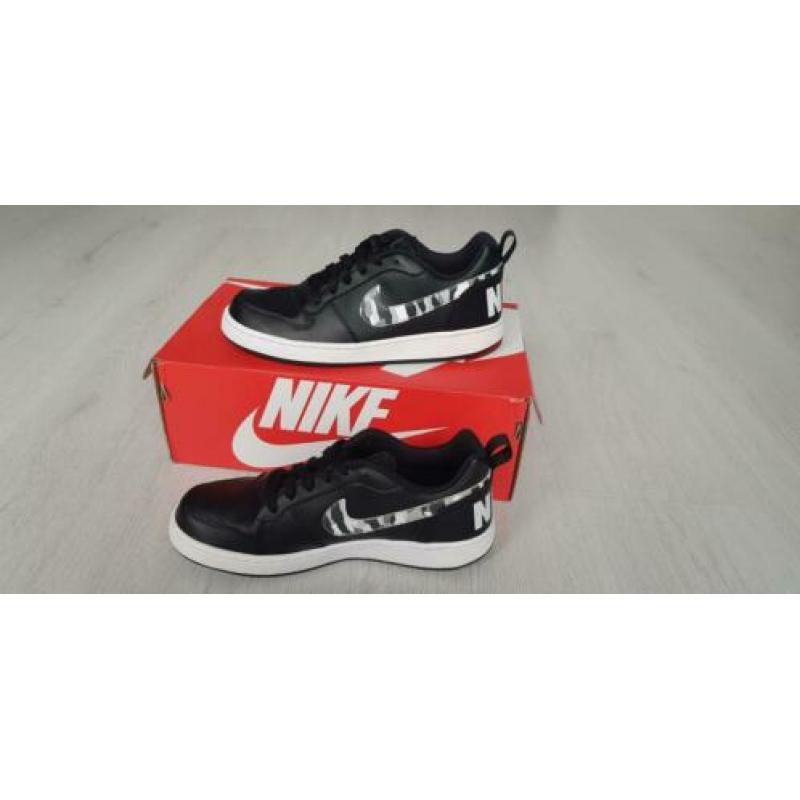 Nike Court Borough Low (GS) maat 39