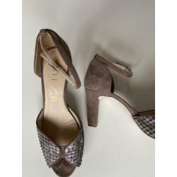 Unisa peeptoe pump in taupe mt 38