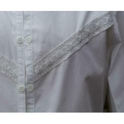 Romantische witte blouse , maat L . Materiaal : 100 % katoen