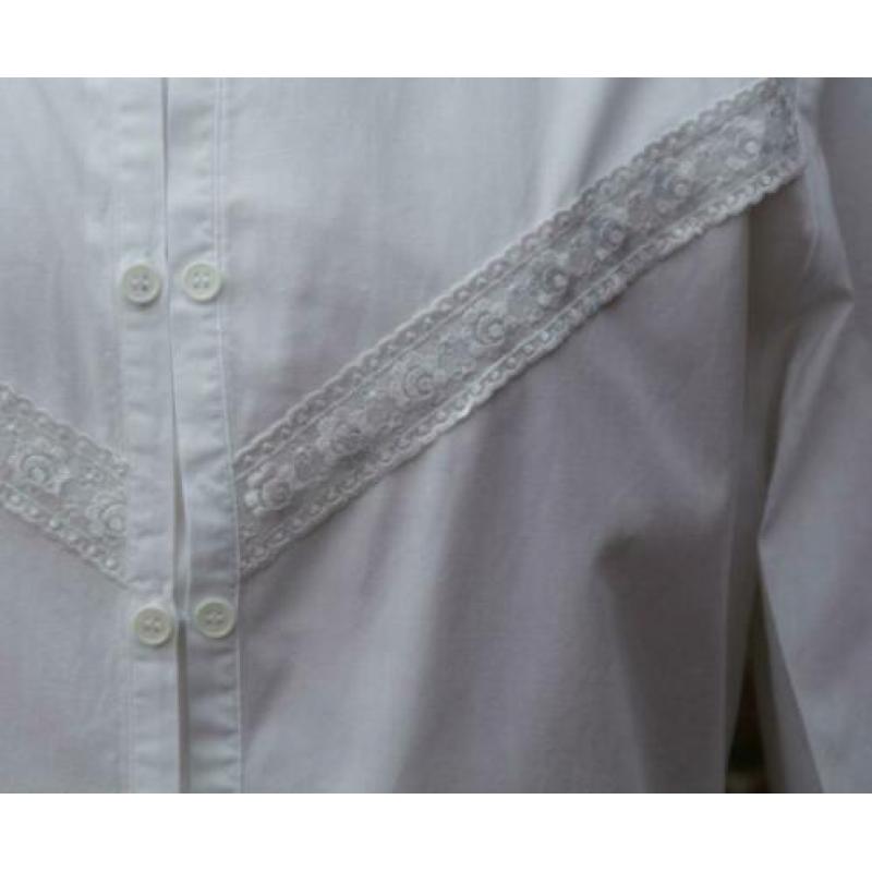 Romantische witte blouse , maat L . Materiaal : 100 % katoen