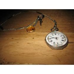 Zwitsers zilveren zakhorloge aan ketting