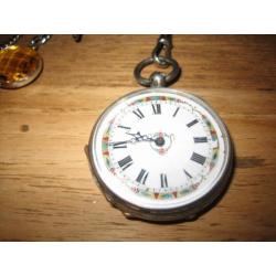 Zwitsers zilveren zakhorloge aan ketting