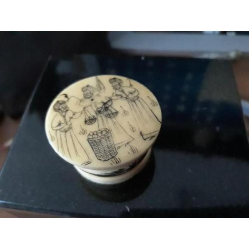 Oud Scrimshaw benen doosje