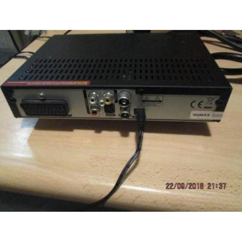 Decoder HUMAX IR FOX Z met scart, afst bed en stroomkabel