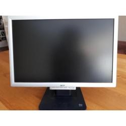 ACER computerscherm, diagonaal 48cm, lengte 41cm breed 25,5