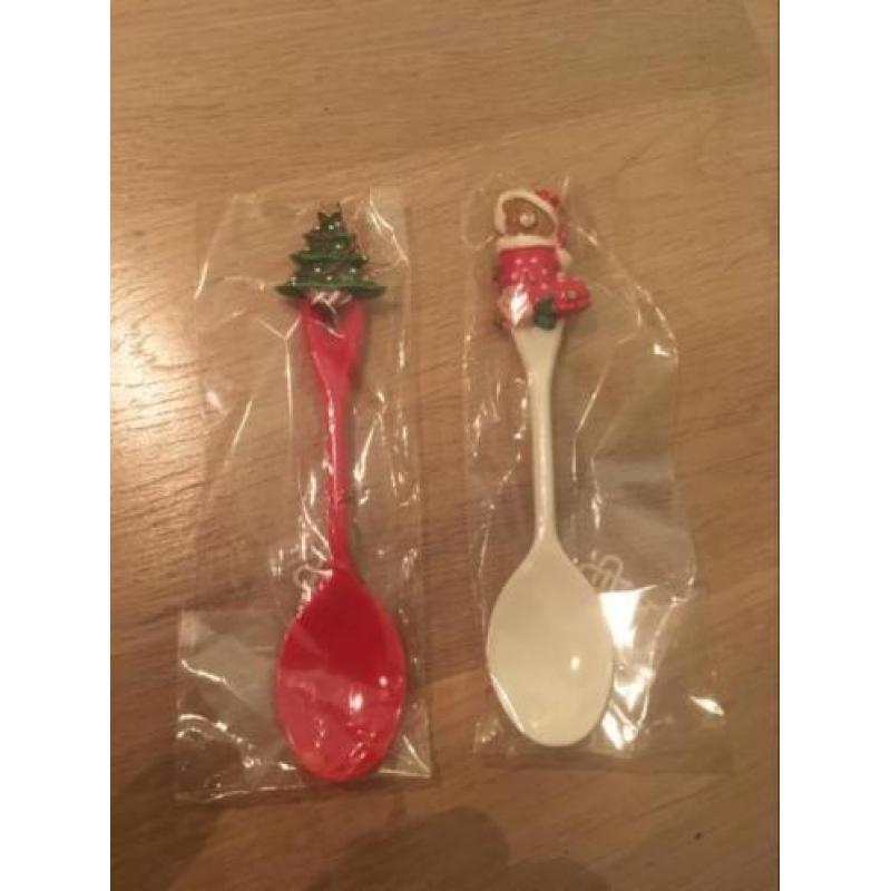 2 lieve kerstlepeltjes komen uit Japan