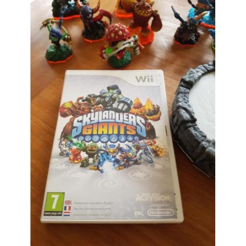 Wii Skylanders Giants spel, portaal en 12 skylanders